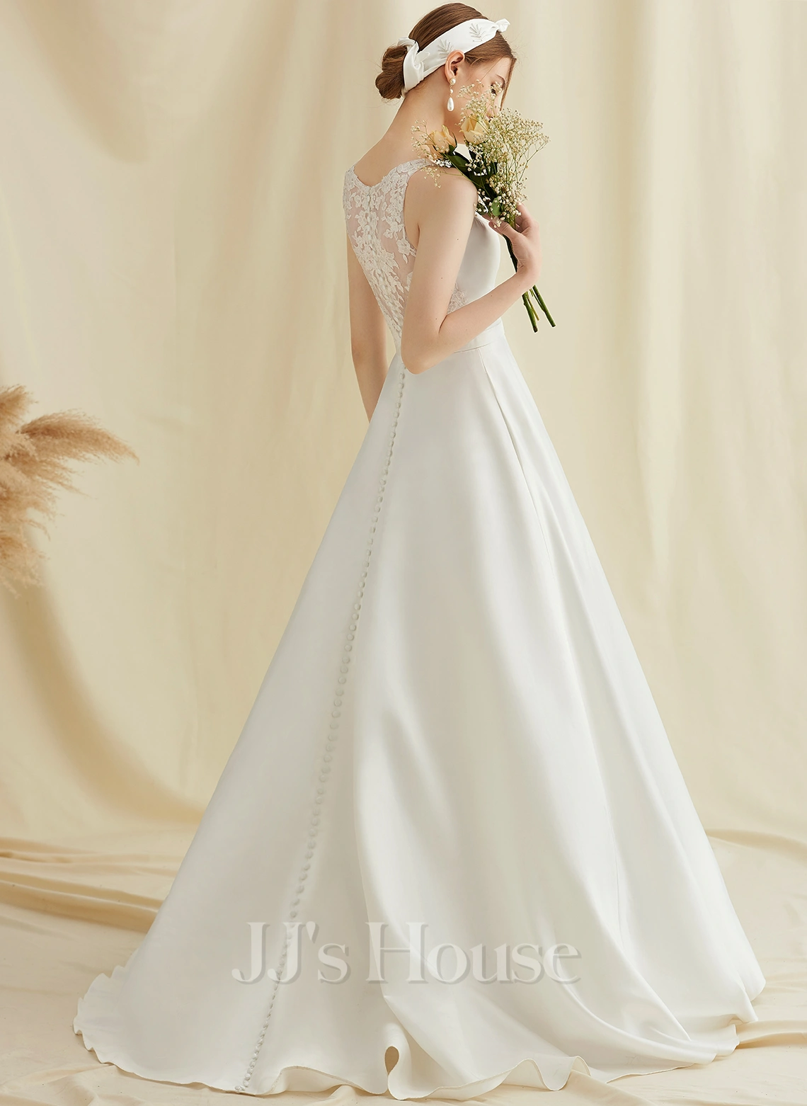 JJsHouse Robe Marquise/princesse Col V Balayage/pinceau Train Dentelle Satiné Robe De Mariée 2 JJsHouse Robe Marquise/princesse Col V Balayage/pinceau Train Dentelle Satiné Robe De Mariée – Image 2