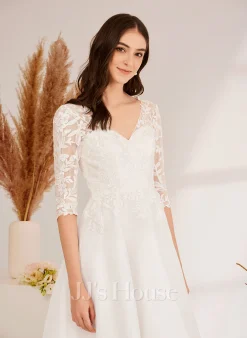 JJsHouse Robe Trapèze Col V Asymétrique Dentelle Tulle Robe De Mariée Avec Brodé Paillettes -Voiles mariée soldes 23c2f3d0b66c6953a22832bde4f848ac