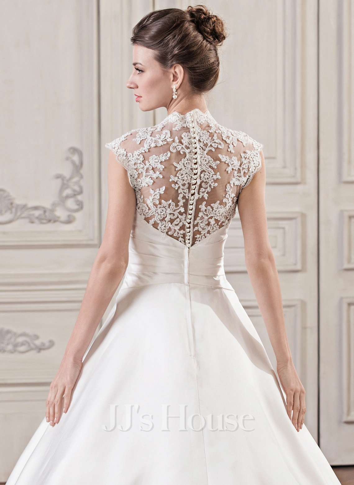 JJsHouse Robe Marquise/princesse Col V Traîne Moyenne Dentelle Satiné Robe De Mariée Avec Plissé 6 JJsHouse Robe Marquise/princesse Col V Traîne Moyenne Dentelle Satiné Robe De Mariée Avec Plissé – Image 6