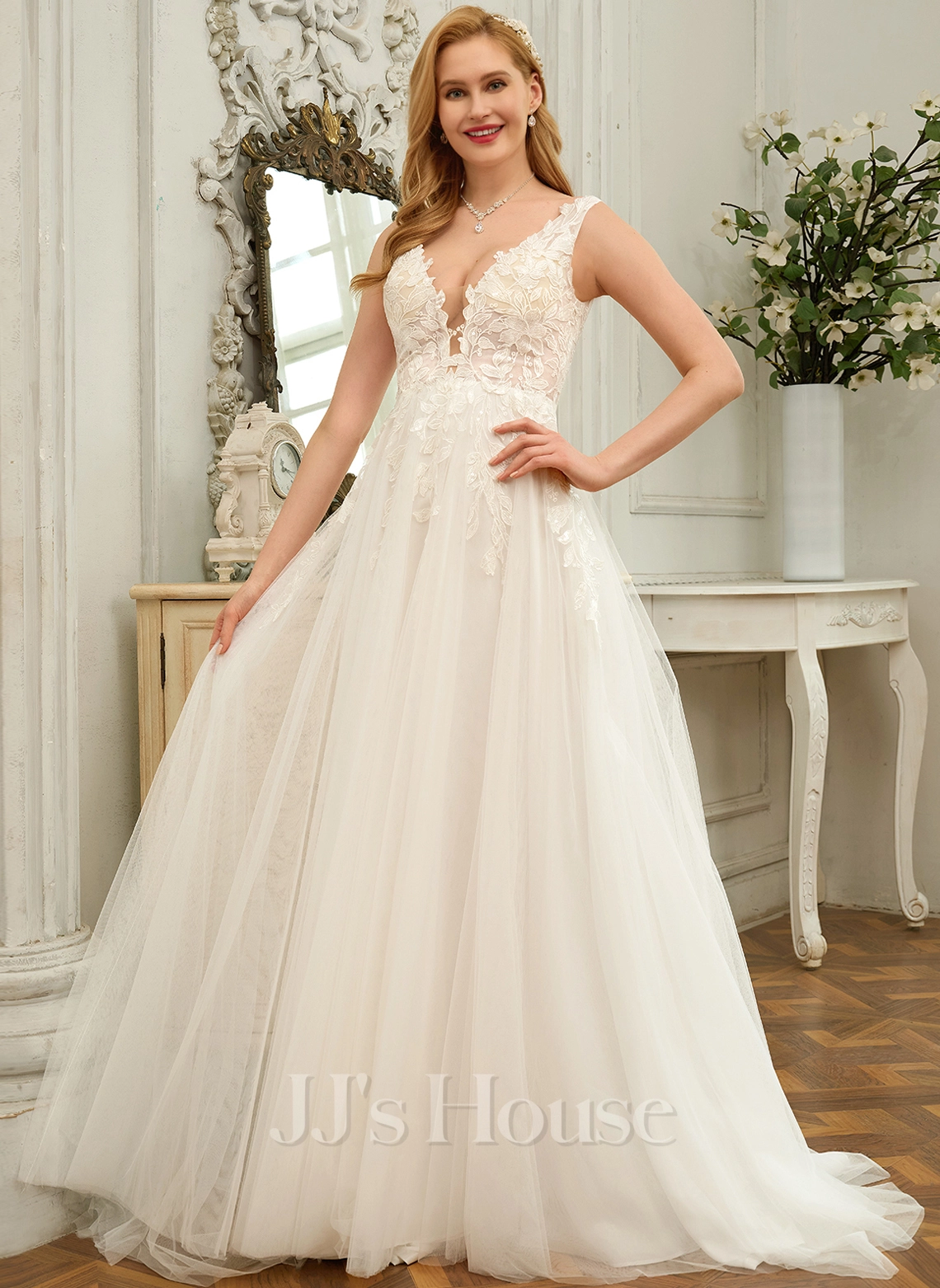 JJsHouse Robe Marquise/princesse Col V Balayage/pinceau Train Dentelle Tulle Robe De Mariée Avec Paillettes 1 JJsHouse Robe Marquise/princesse Col V Balayage/pinceau Train Dentelle Tulle Robe De Mariée Avec Paillettes