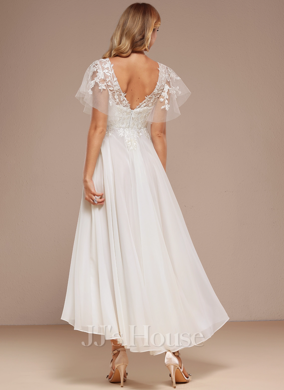 JJsHouse Robe Trapèze Col V Asymétrique Dentelle Tulle Robe De Mariée Avec Plissé 4 JJsHouse Robe Trapèze Col V Asymétrique Dentelle Tulle Robe De Mariée Avec Plissé – Image 4