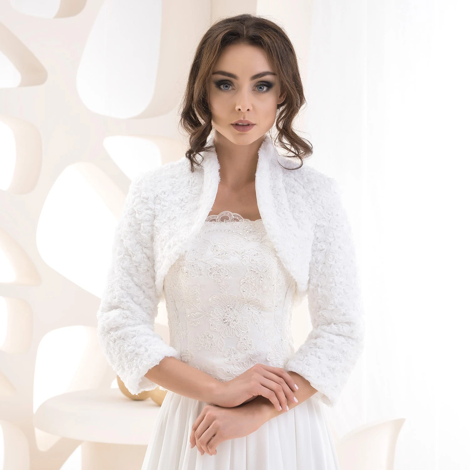 Boléro Mariée Fausse Fourrure Manches 3/4 Paige 1 Boléro Mariée Fausse Fourrure Manches 3/4 Paige