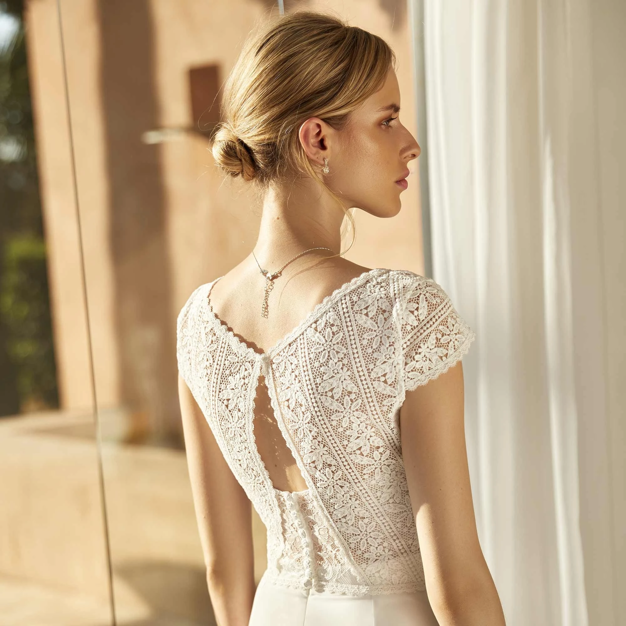 Boléro Mariée Dentelle Bohème Encolure En V E412 Bianco Evento 2 Boléro Mariée Dentelle Bohème Encolure En V E412 Bianco Evento – Image 2