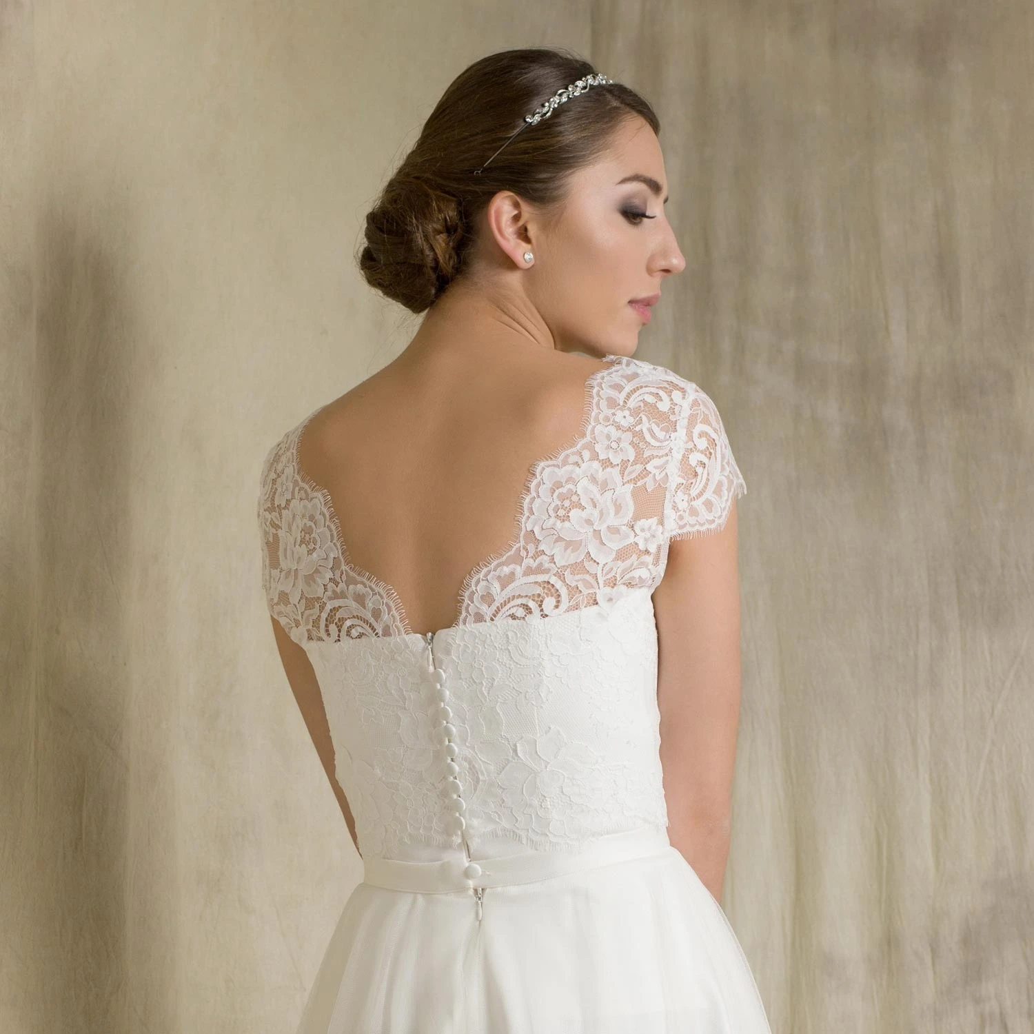 Boléro Mariage Dentelle Décolleté V Dans Le Dos Soave 2 Boléro Mariage Dentelle Décolleté V Dans Le Dos Soave – Image 2