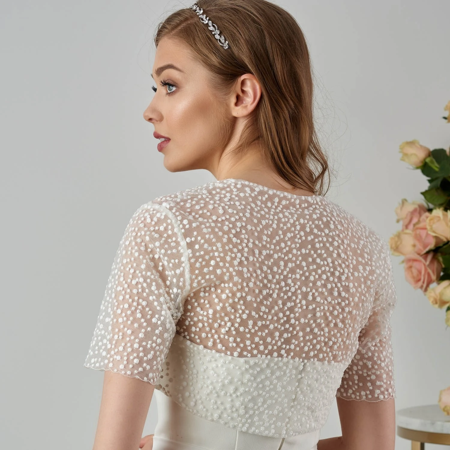 Boléro Mariée Ivoire à Pois Manches Courtes Magali 2 Boléro Mariée Ivoire à Pois Manches Courtes Magali – Image 2