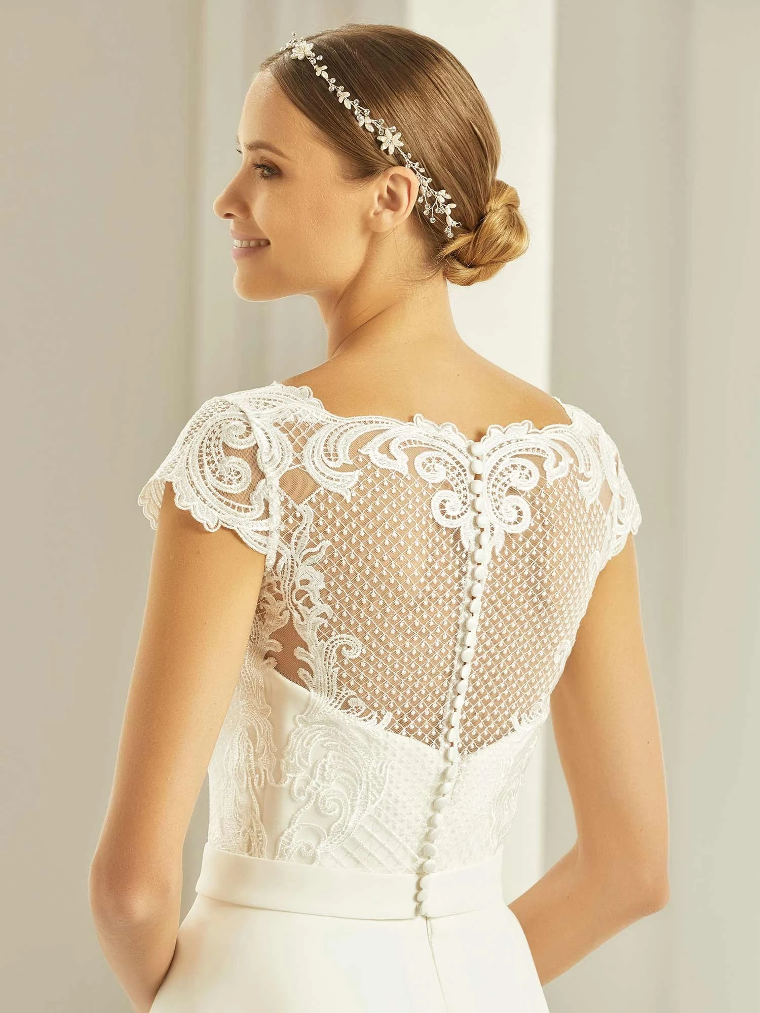 Boléro Mariée Manches Courtes Dentelle Naomi 2 Boléro Mariée Manches Courtes Dentelle Naomi – Image 2