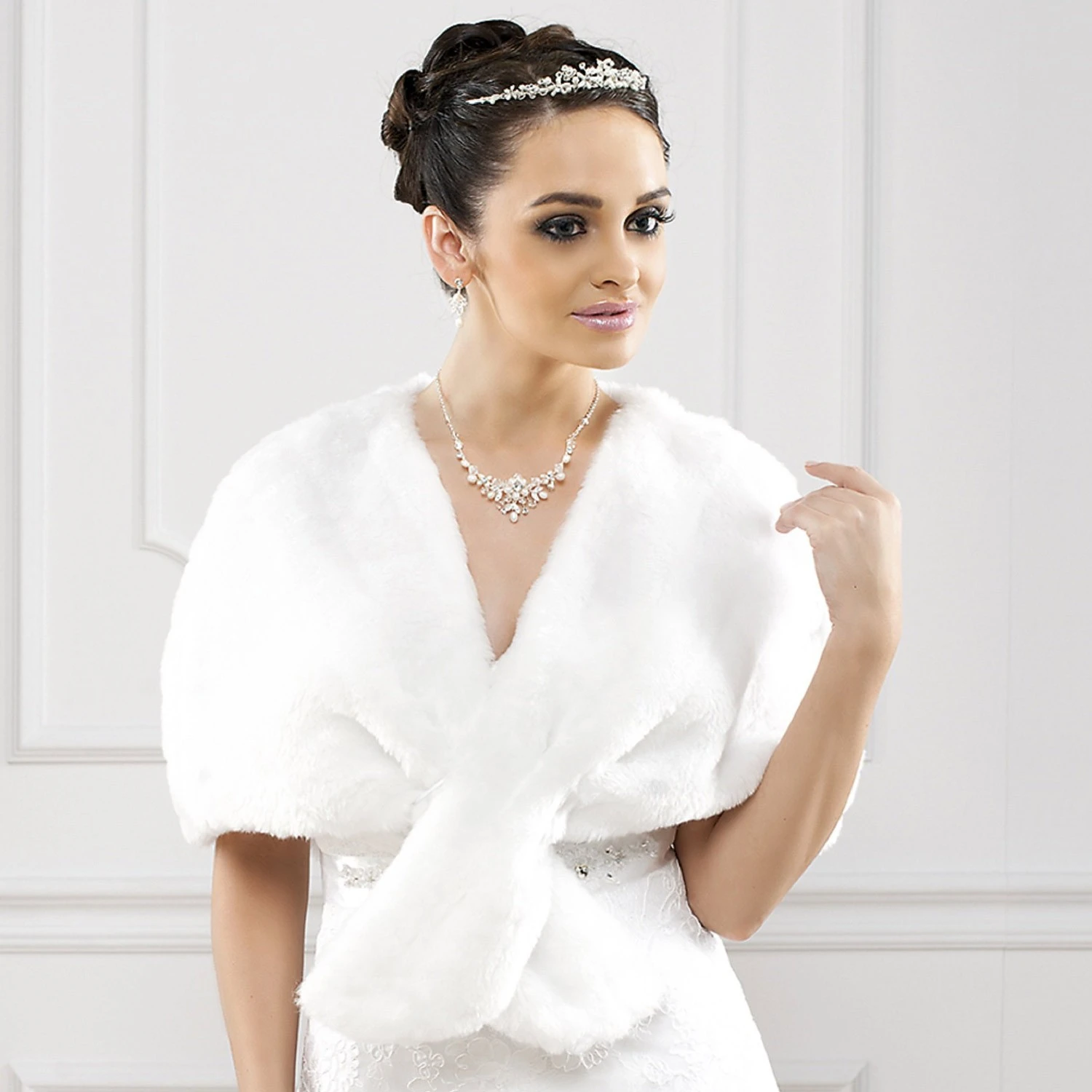 Cape De Mariage Fausse Fourrure Bianca 1 Cape De Mariage Fausse Fourrure Bianca
