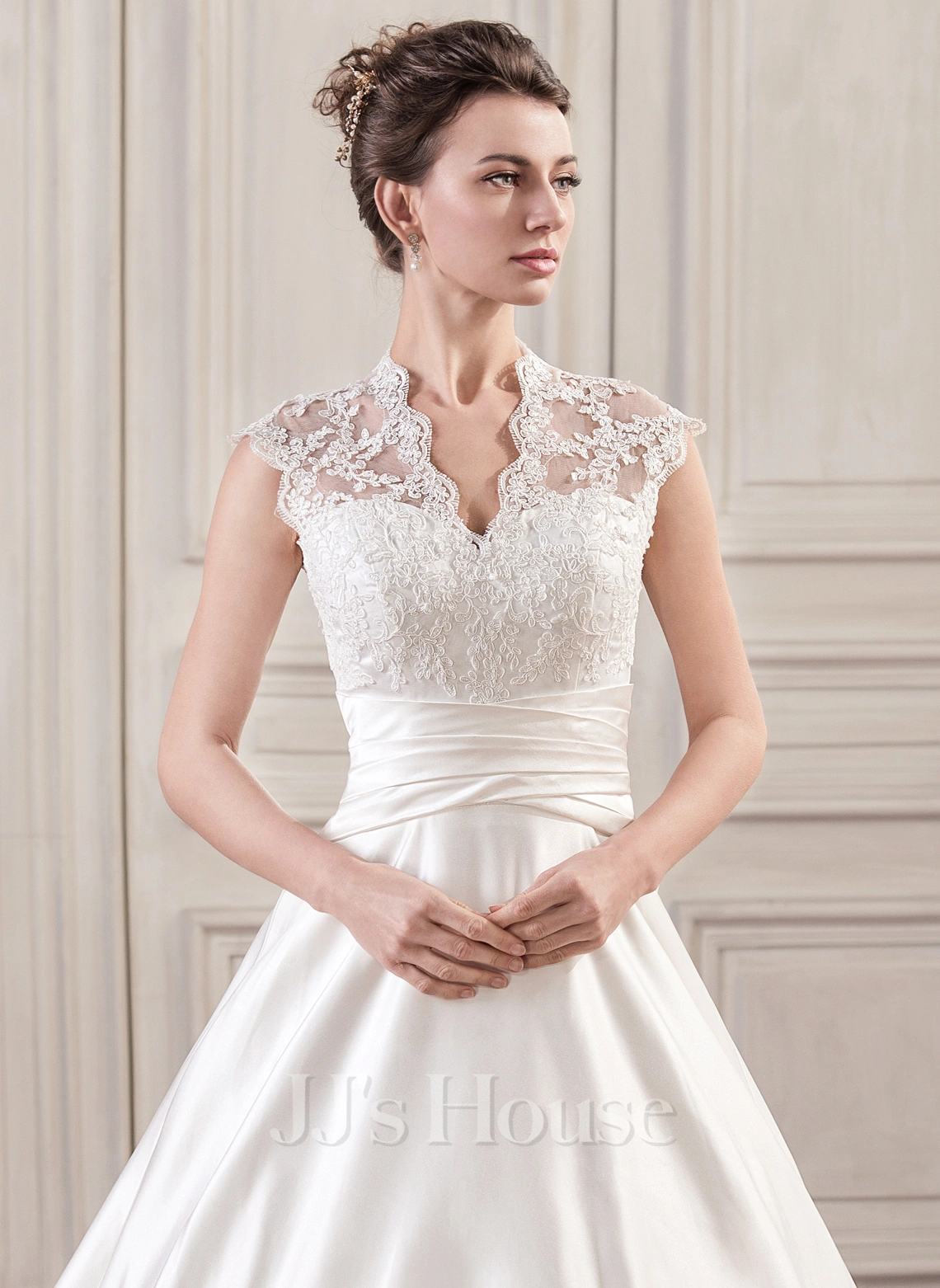 JJsHouse Robe Marquise/princesse Col V Traîne Moyenne Dentelle Satiné Robe De Mariée Avec Plissé 5 JJsHouse Robe Marquise/princesse Col V Traîne Moyenne Dentelle Satiné Robe De Mariée Avec Plissé – Image 5