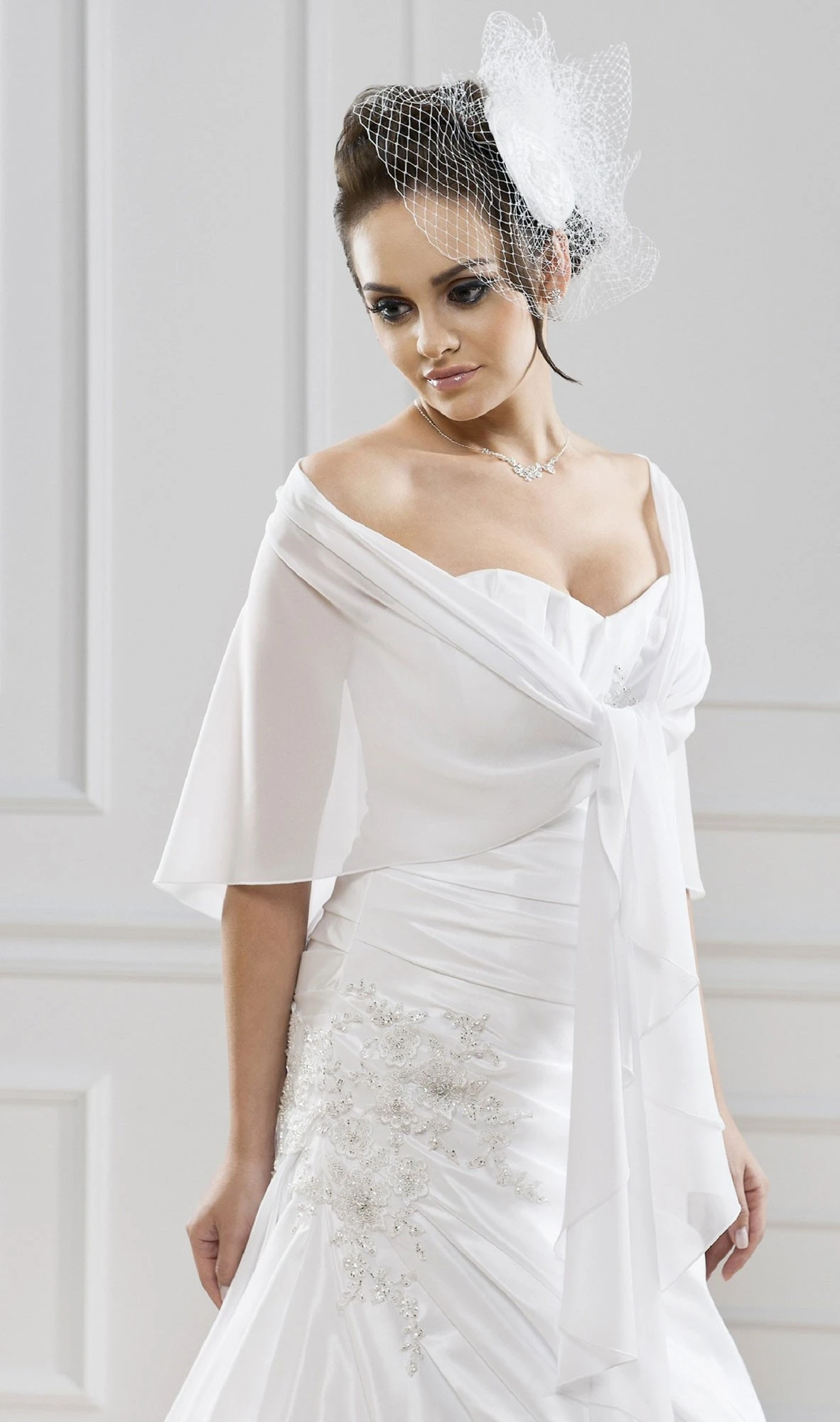 Châle De Mariée Arrondi En Mousseline Astrid 1 Châle De Mariée Arrondi En Mousseline Astrid