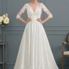 JJsHouse Robe Marquise/princesse Traîne Moyenne Dentelle Satiné Robe De Mariée Avec Plissé