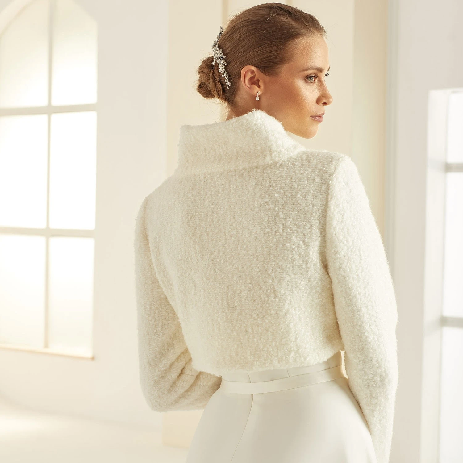 E291 - Bianco Evento – Veste Mariage Laine Manches Longues 2 E291 - Bianco Evento – Veste Mariage Laine Manches Longues – Image 2