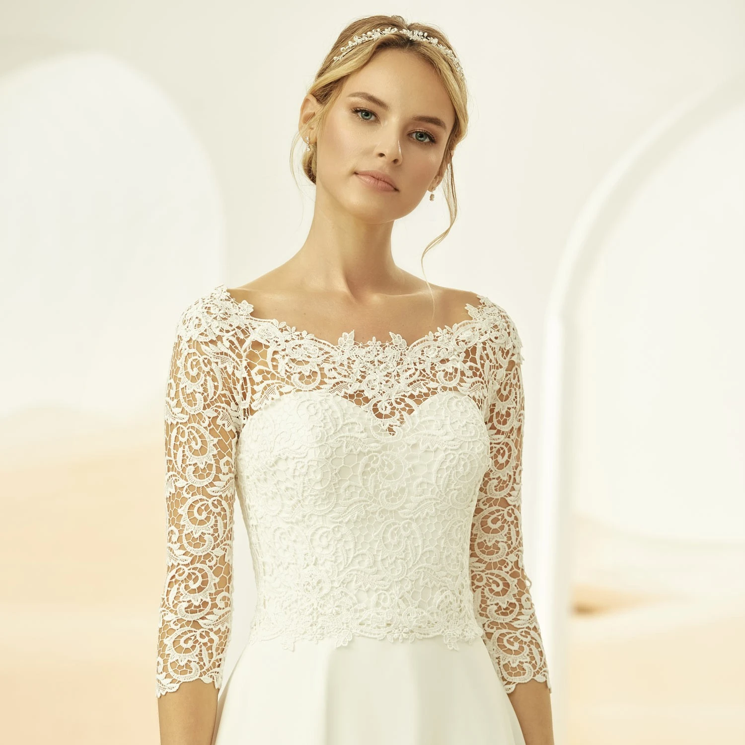 E330 - Bianco Evento - Boléro Mariage Dentelle Manches 3/4 1 E330 - Bianco Evento - Boléro Mariage Dentelle Manches 3/4