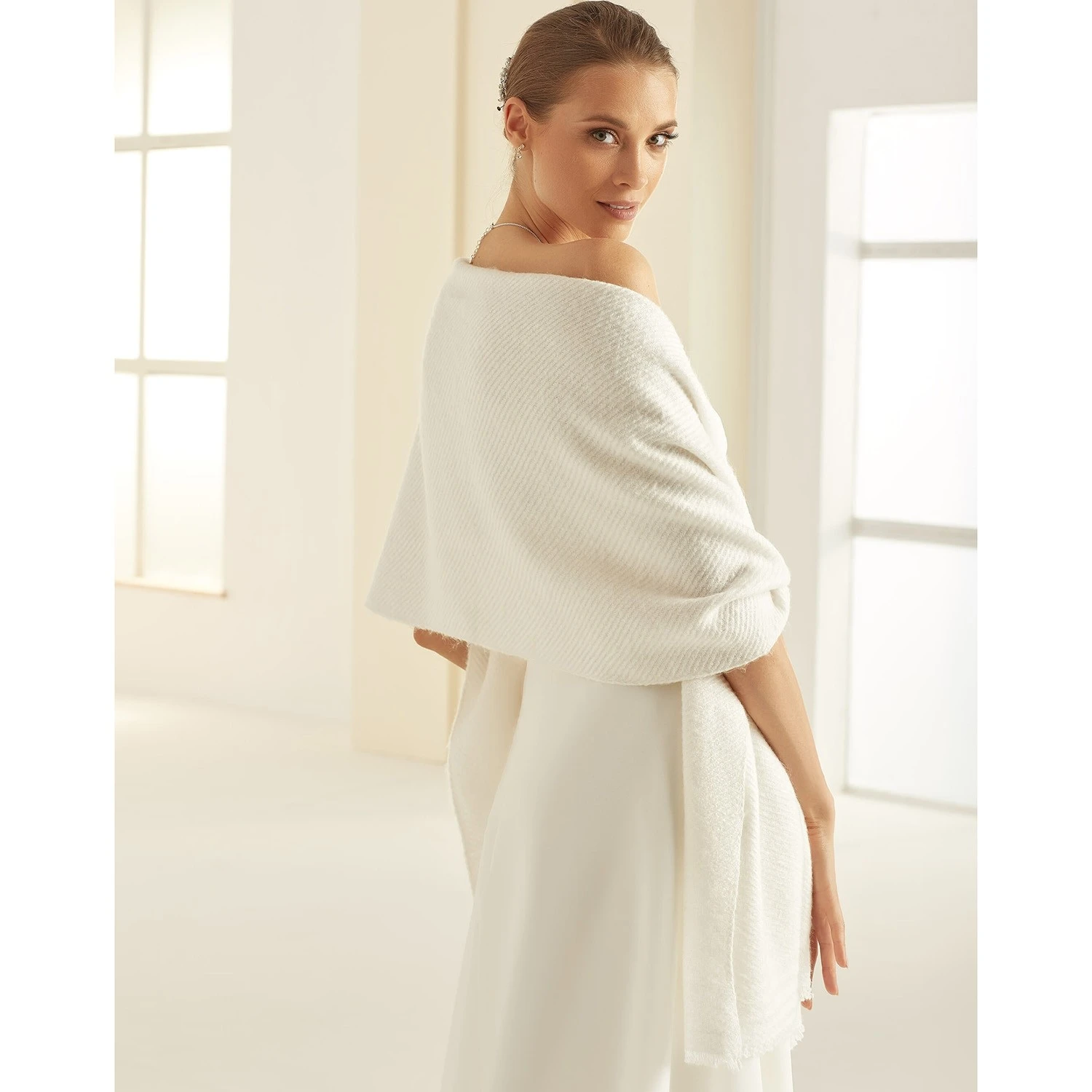 E339 - Bianco Evento - écharpe Mariage Hiver 2 E339 - Bianco Evento - écharpe Mariage Hiver – Image 2