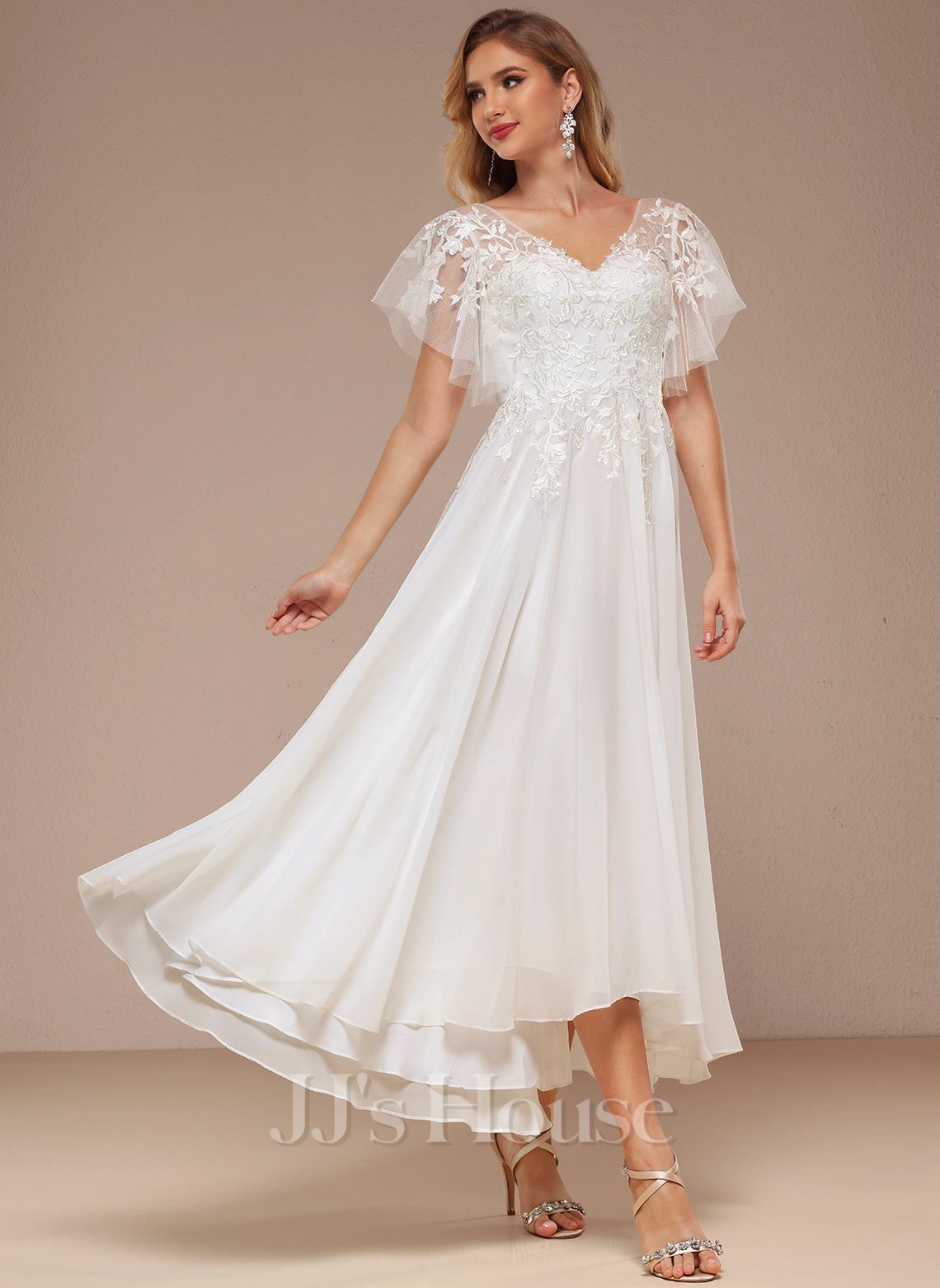 JJsHouse Robe Trapèze Col V Asymétrique Dentelle Tulle Robe De Mariée Avec Plissé 1 JJsHouse Robe Trapèze Col V Asymétrique Dentelle Tulle Robe De Mariée Avec Plissé