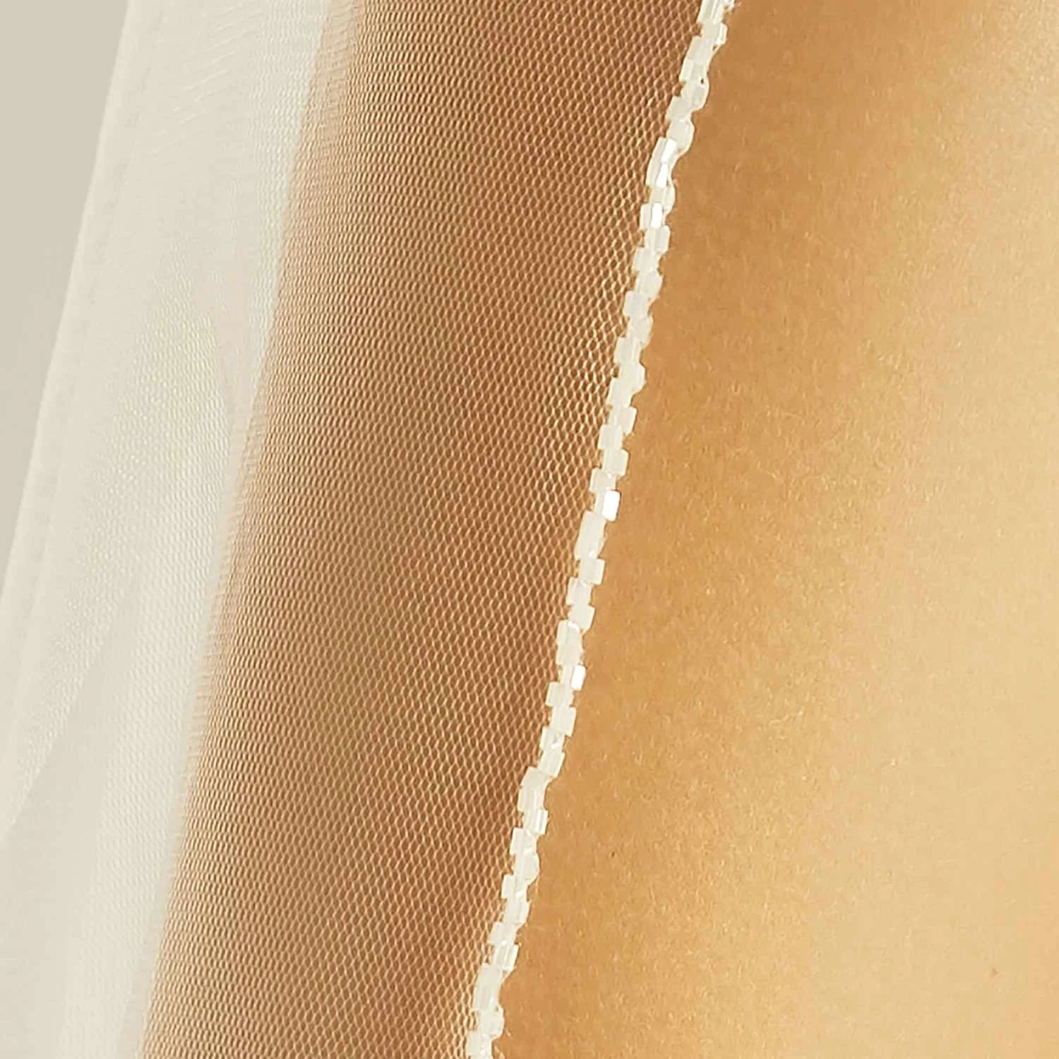 S310 - Bianco Evento Voile Long Bordure Perles De Verre 2 S310 - Bianco Evento Voile Long Bordure Perles De Verre – Image 2